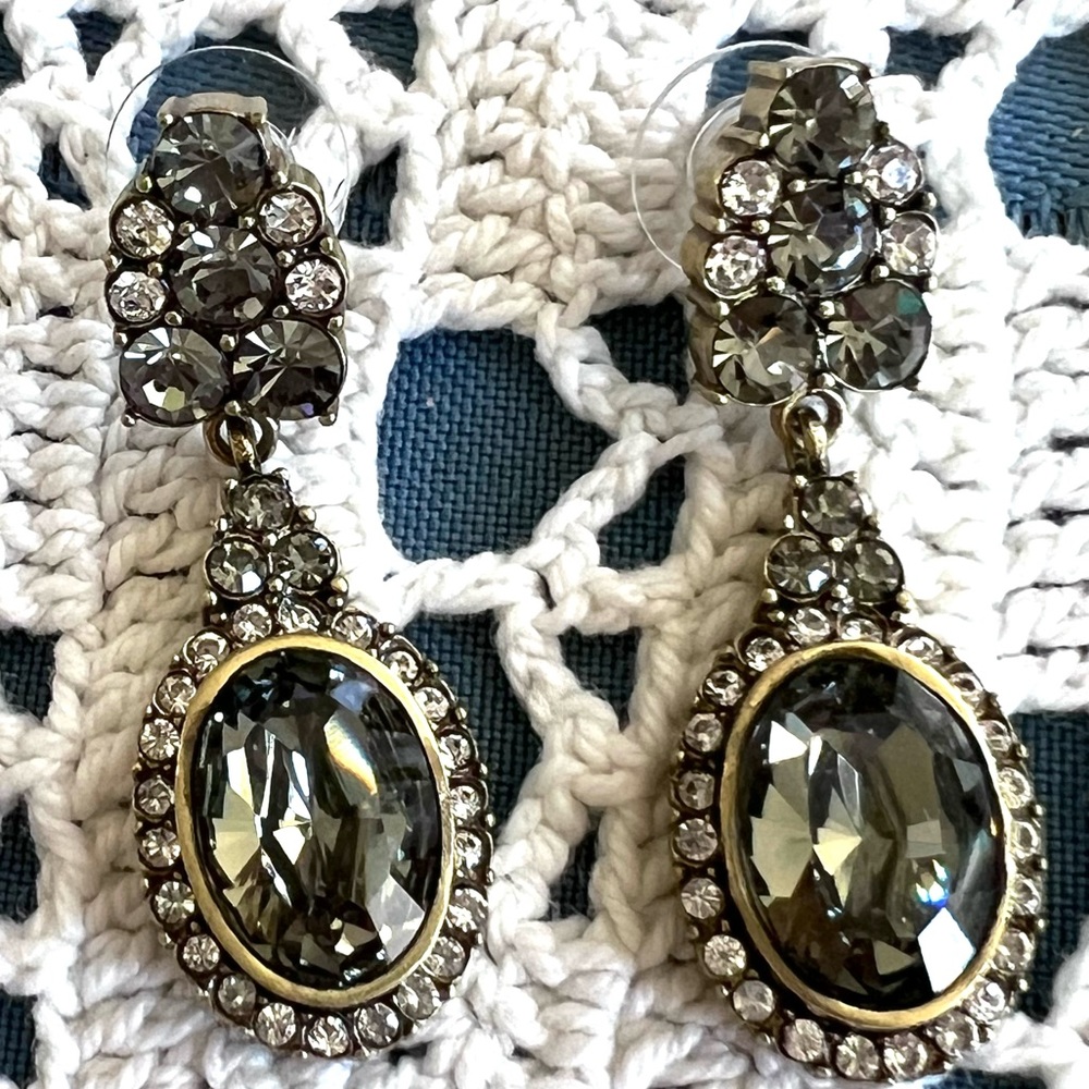 Heidi Daus “Bedazzling Bijou” Swarovski Crystals Vintage dangle earrings pierced